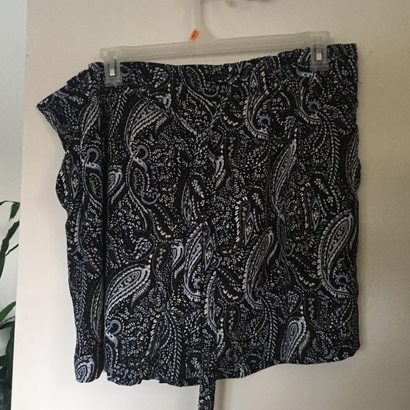 DR2 Pants - NWT Lightweight Paisley Shorts